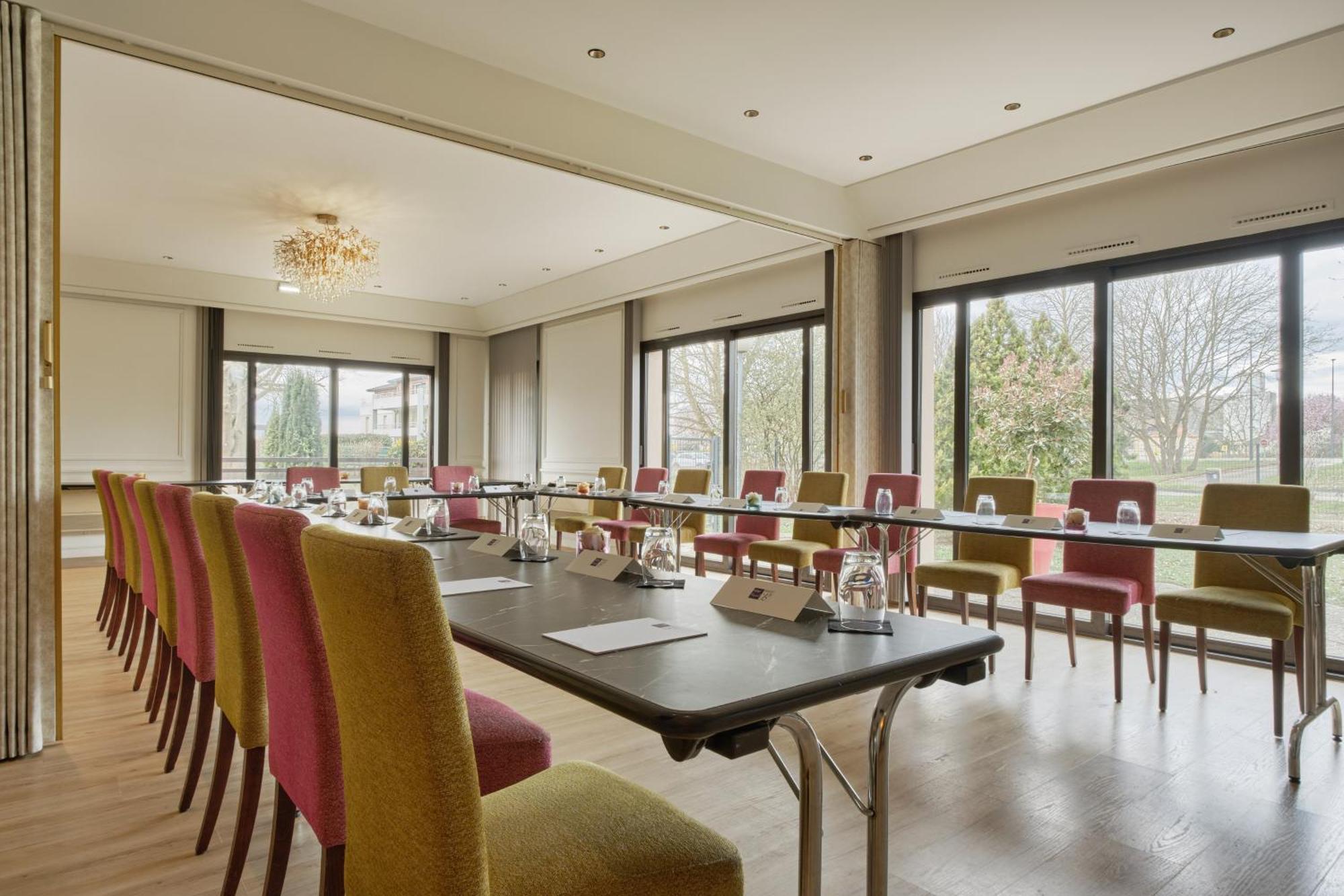 Hotel Restaurant Crystal Erstein Bagian luar foto