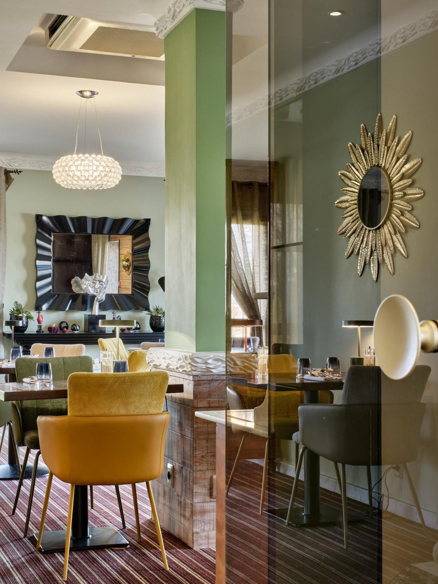 Hotel Restaurant Crystal Erstein Bagian luar foto