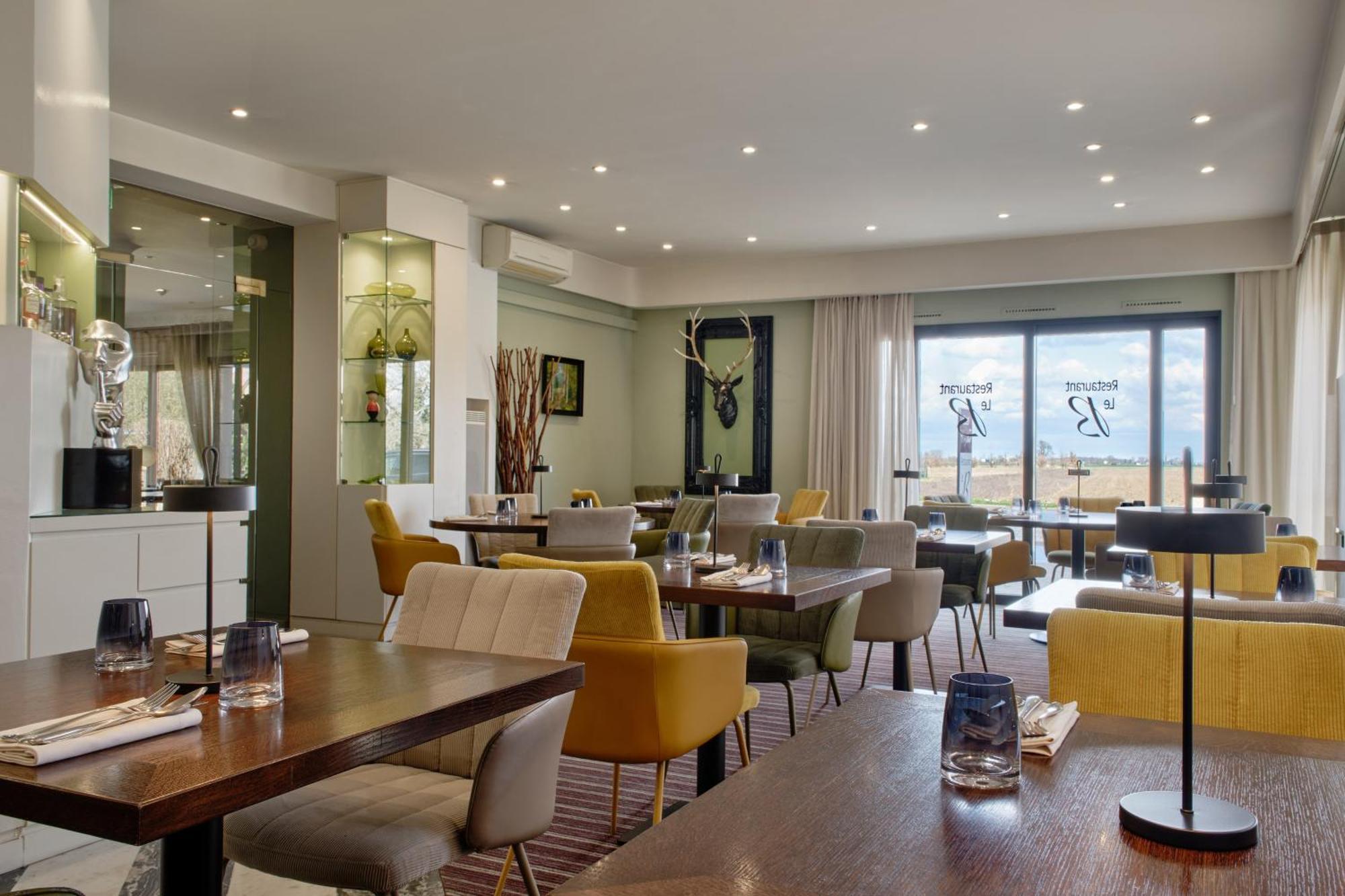 Hotel Restaurant Crystal Erstein Bagian luar foto